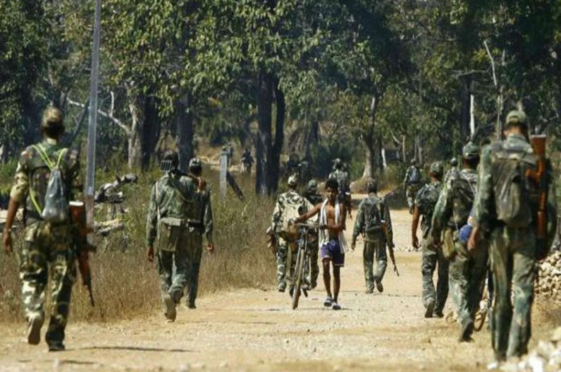 Naxal in Chhattisgarh:   सुकमा में नक्सली मुठभेड़, पुलिस ने बरामद की भारी मात्रा में विस्फोटक सामग्री