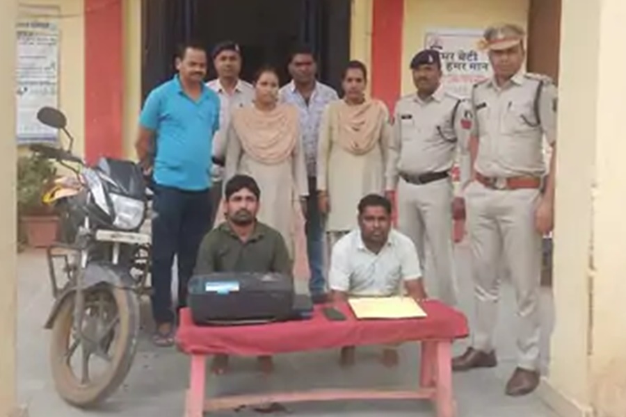 CG NEWS : पौने दो लाख के नकली नोट सहित... पुलिस के हत्थे चढ़े दो शातिर... परिवार की गैरमौजूदगी में करते थे छपाई