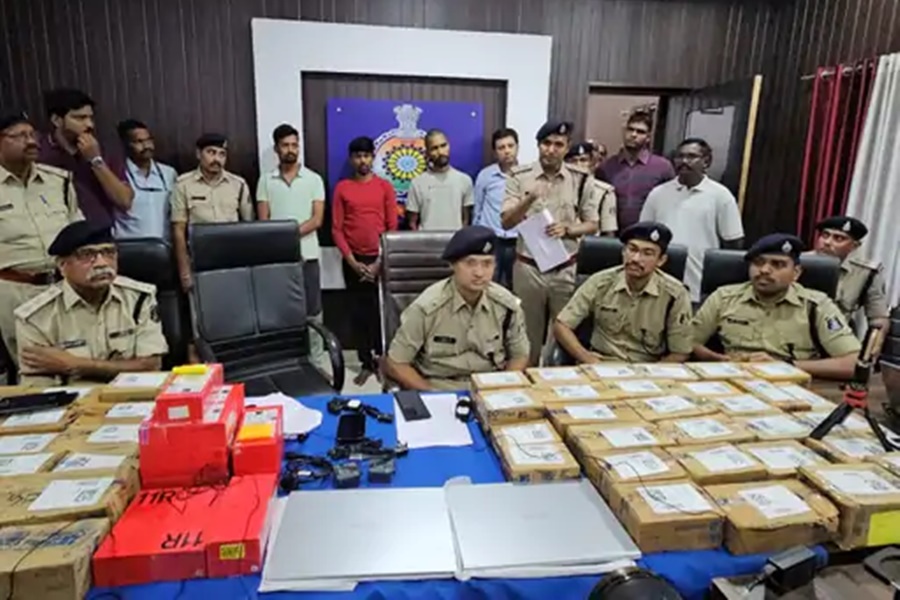 CG NEWS : गिरोह बनाकर कंपनी से 45 लाख की ठगी... युवती सहित सपड़ में आए 5 शातिर... बनाया था चक्रव्यूह