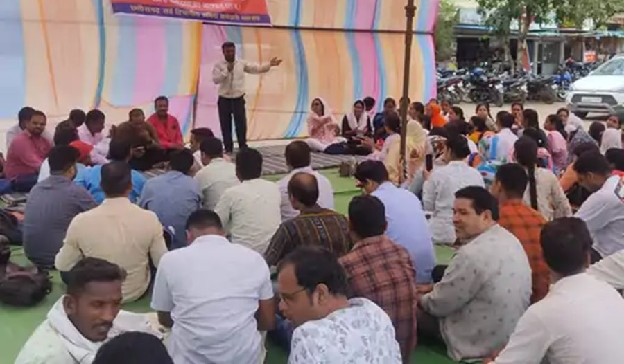 सरकारी ​कर्मियों को रास नहीं आया... महंगाई भत्ता में 5 फीसदी इजाफा... सामूहिक अवकाश लेकर गए हड़ताल पर