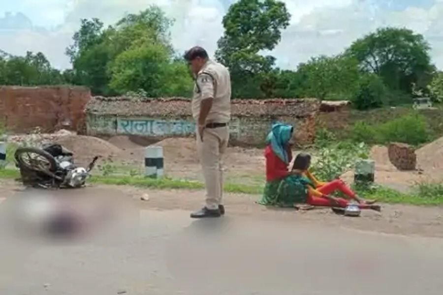 दशगात्र में शामिल होने जा रहे पिता&mdash;पुत्री... अज्ञात ट्रक ने ठोकर मार रौंदा... पिता की मौके पर मौत