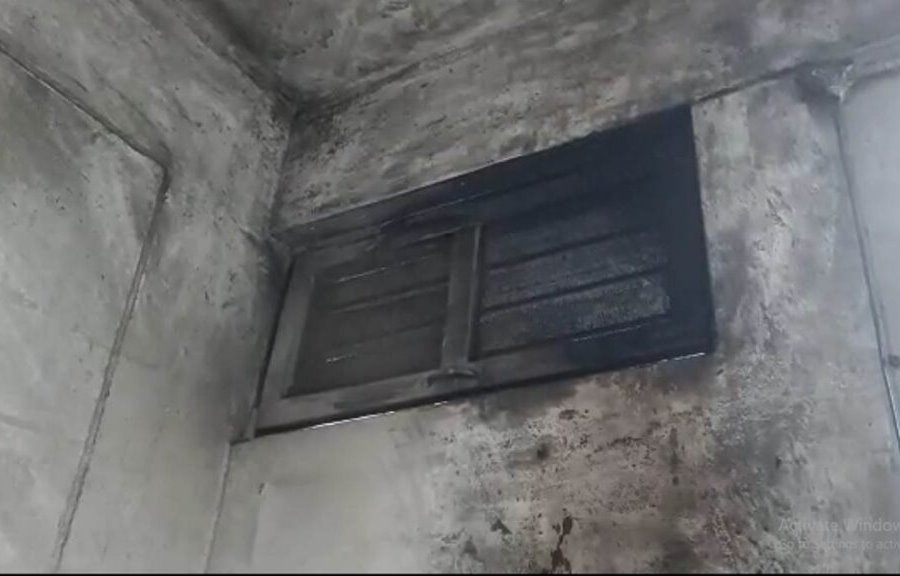 CG BIG NEWS : आग की लपटों से घिरा जिला अस्पताल... अफरा&mdash;तफरी के बीच... ड्यूटी पर तैनात नर्स ने नवजातों की बचाई जान