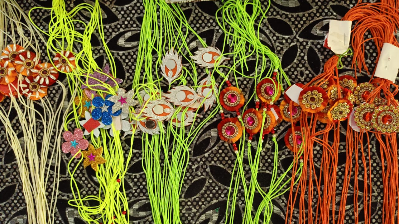 भाइयों की कलाई में सजेगी &lsquo;रीपा&rsquo; की राखियां, कोरिया की बहनें स्नेह के डोर बनाने में जुटी