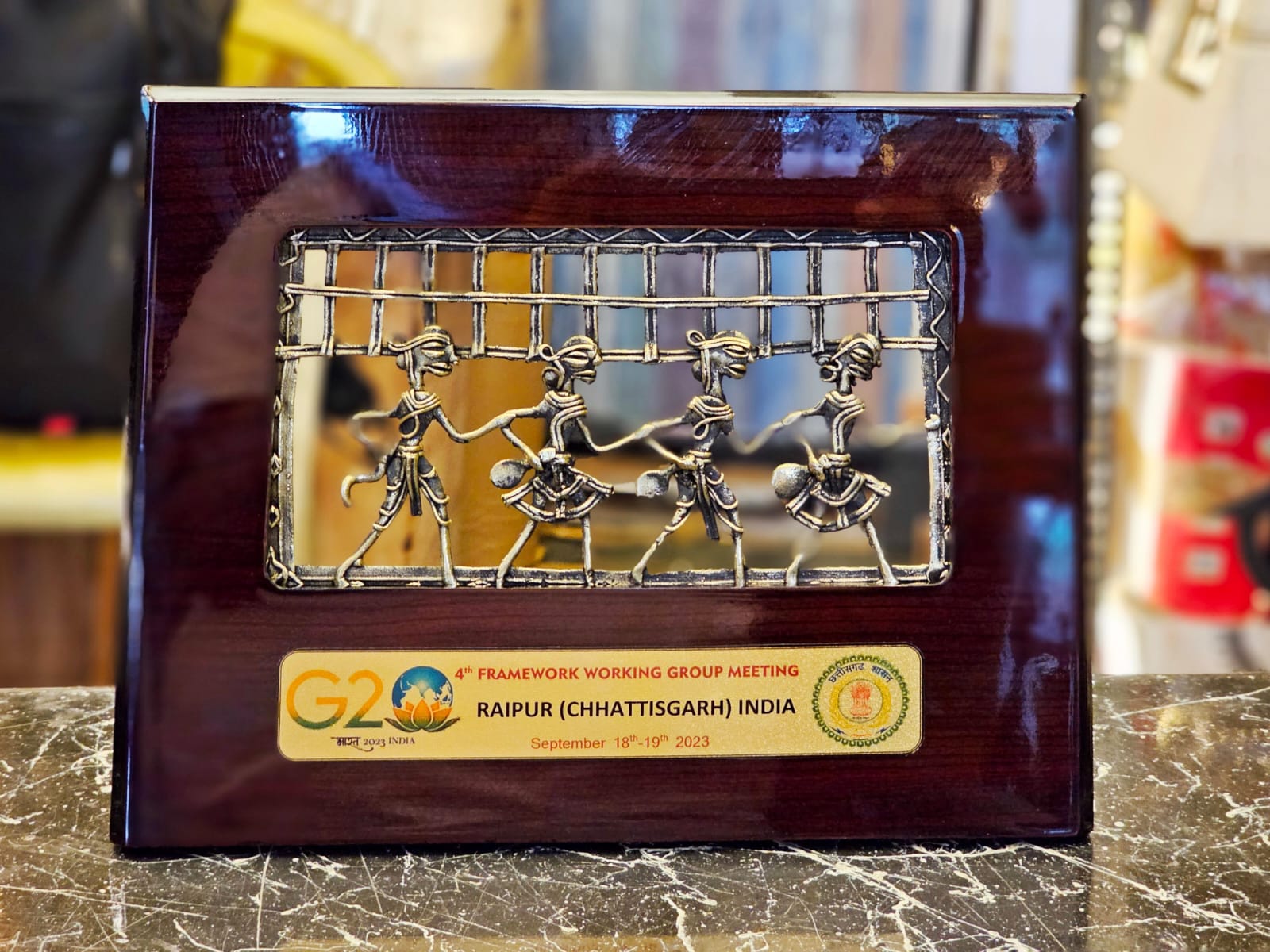 जी- 20 के डेलीगेट्स को उपहार में दी जाएगी बस्तर आर्ट की चिन्हारी.....  गिफ्ट पैक में फारेस्ट हनी और मिलेट कूकीज जैसे उत्पाद