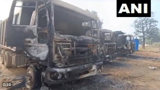 दंतेवाड़ा में 50 नक्सलियों ने मचाया जमकर उत्पात&hellip;.  चौकीदार को बंधक बनाया और 14 गाड़ियां और मशीनों में लगाई आग