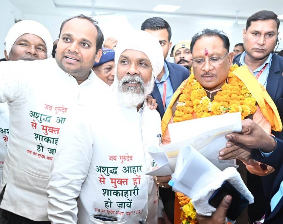 जशपुर के दो माटीपुत्रों ने किया अंचल को गौरान्वित.... मुख्यमंत्री साय और जैनाचार्य सौरभ सागर ने चुना सेवा का मार्ग