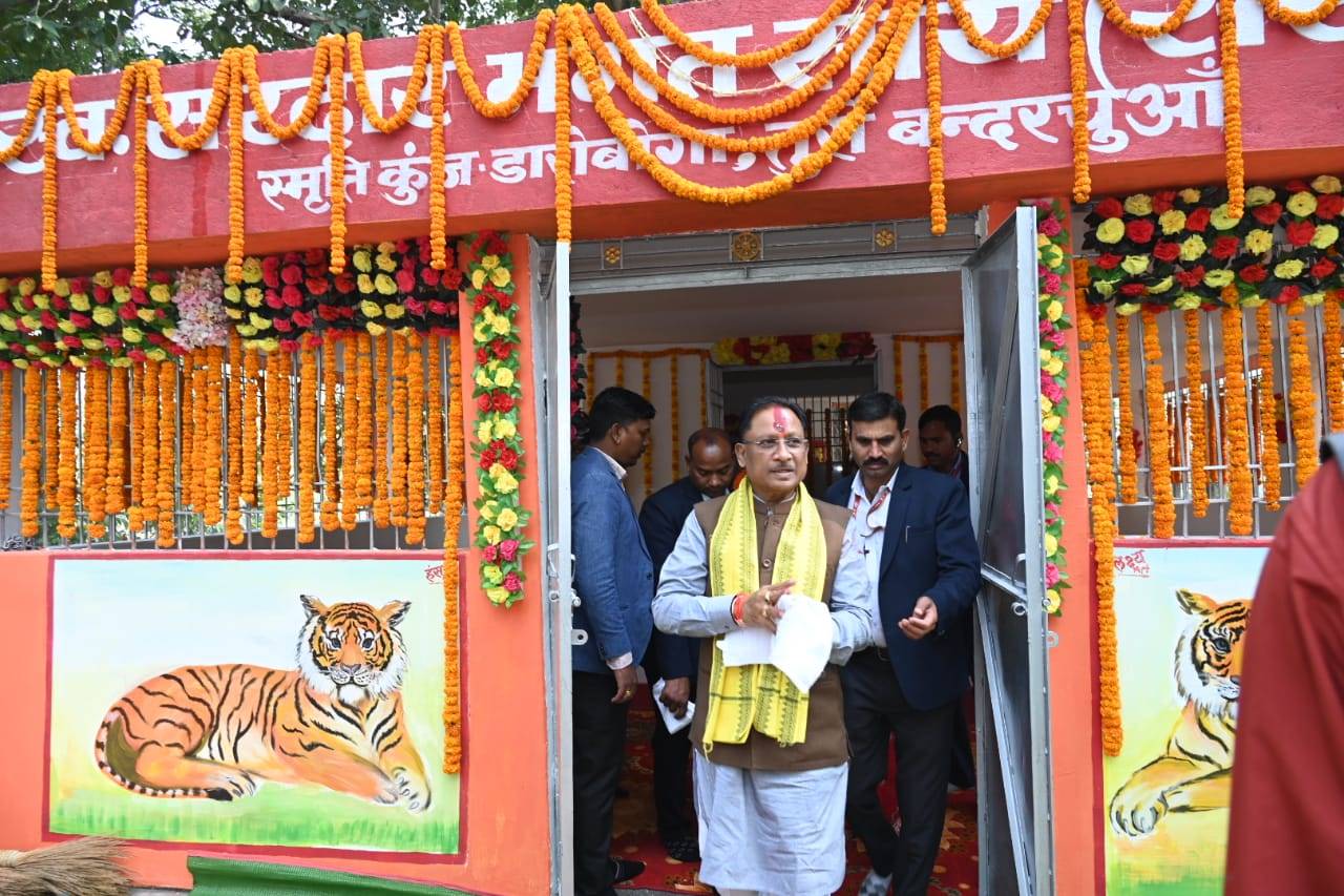 मुख्यमंत्री साय सप्तनीक पहुंचे बंदरचुवा... कुल देवता के दर्शन कर की पूजा पाठ