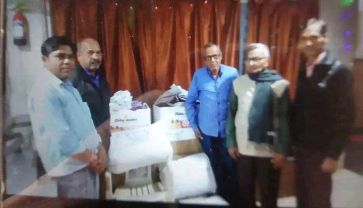 महाराष्ट्र मंडळ बिलासपुर ने जरूरतमंदों के लिए दान किए गर्म कपड़े