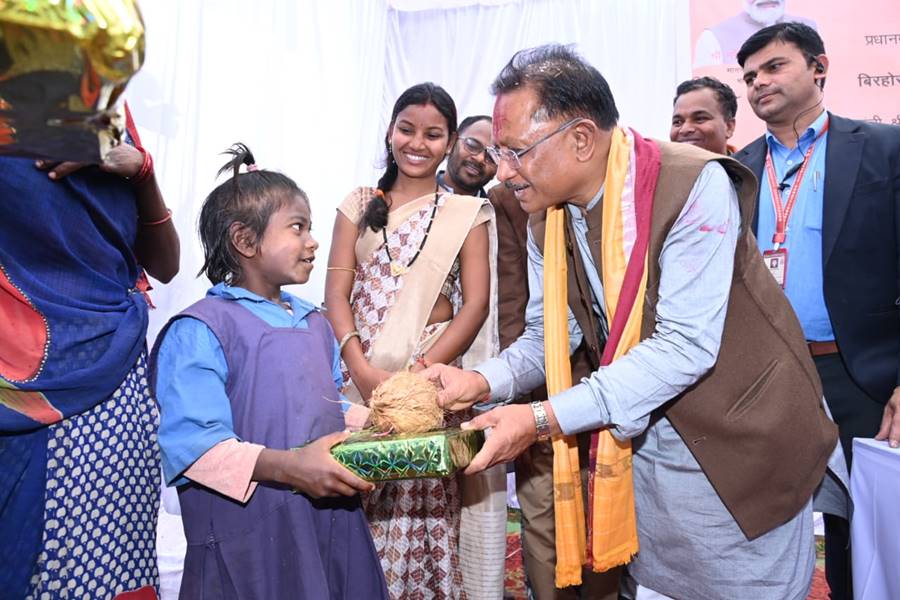  जब नन्ही अंजू बिरहोर ने कहा बड़ी होकर मैं बनूंगी स्कूल की मैडम, मुख्यमंत्री ने कहा शाबाश