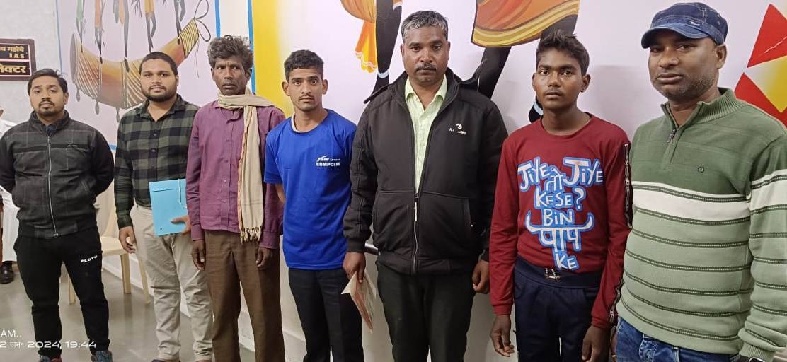 कबीरधाम जिले के दो श्रमिक कर्नाटक से सकुशल घर लौटे कवर्धा के श्रमिक, परिजनों ने मांगी थी उपमुख्यमंत्री से मदद