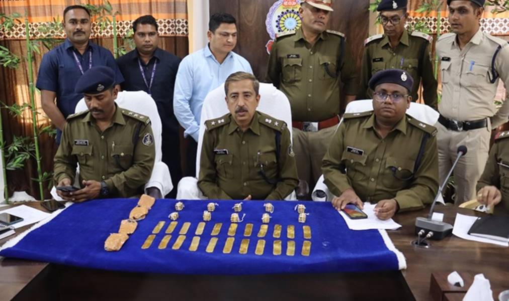 गोल्ड तस्कर कोलकाता से पुणे ले जा रहे थे 5 करोड़ का सोना.... पुलिस ने छत्तीसगढ़ बार्डर पर दबोचा