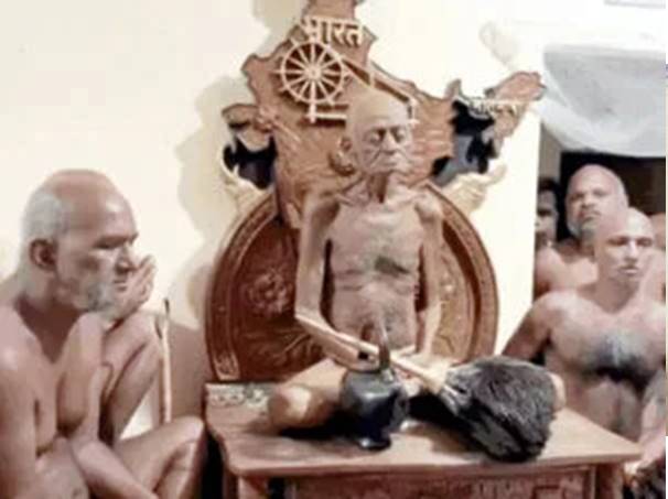  जैन मुनि आचार्य विद्यासागर महाराज ने त्यागा शरीर...अंतिम दर्शन को उमड़े जैन समाज के लोग