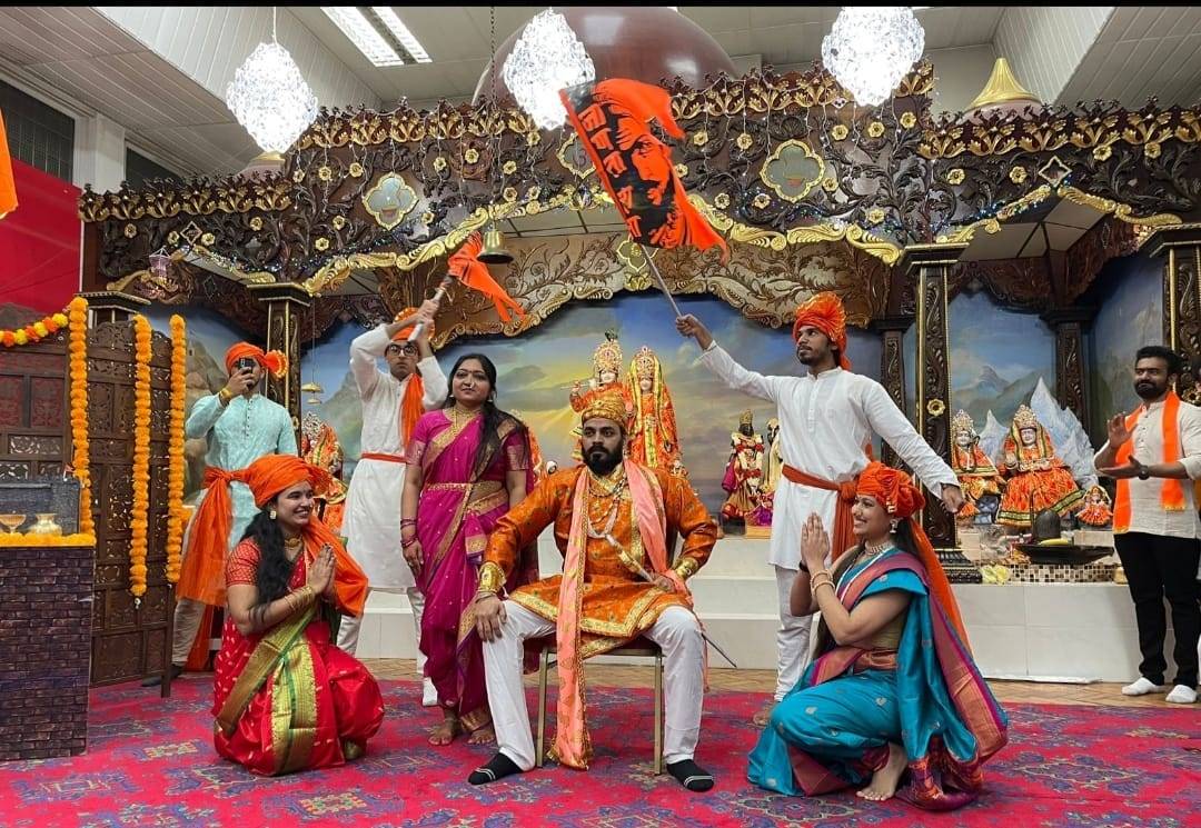 छत्तीसगढ़ की बेटी ने मैनचेस्टर में लहराया भगवा ध्वज... वीर शिवाजी के गूंजे नारे