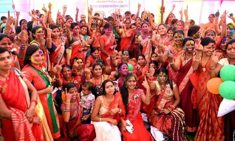 दीदियों ने खेली स्वीप होली&hellip;.दिव्यांग छात्रों ने रंगोली, पेंटिंग बनाकर दिया मतदाता जागरूकता संदेश