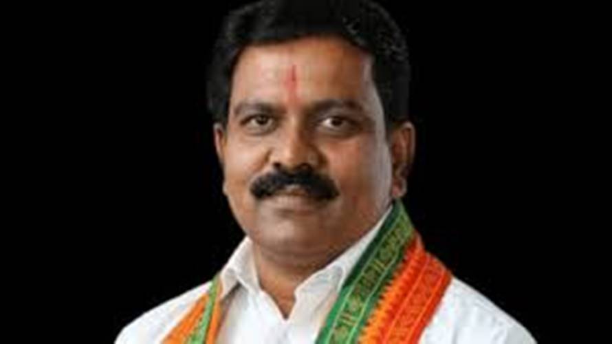 उप मुख्यमंत्री का चौपर भटका... नहीं था कोई सुरक्षाकर्मी... मांगनी पड़ी बाइक वाले से लिफ्ट