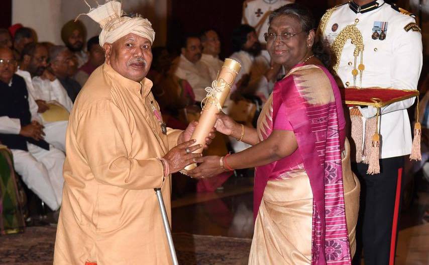 छत्तीसगढ़ के वैद्य हेमचंद मांझी को राष्ट्रपति ने पद्मश्री से किया सम्मानित