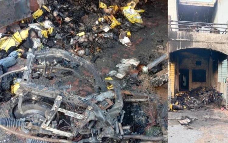 इलेक्ट्रॉनिक स्कूटी में विस्फोट... व्यवसायी के मकान में लगी भीषण आग, 4 लोग झुलसे