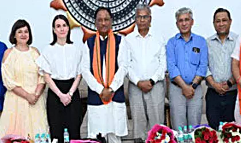 छत्तीसगढ़ और मध्यप्रदेश पहुंचे विदेश मेहमान...  लोकसभा चुनाव की प्रक्रिया को जाना और समझा