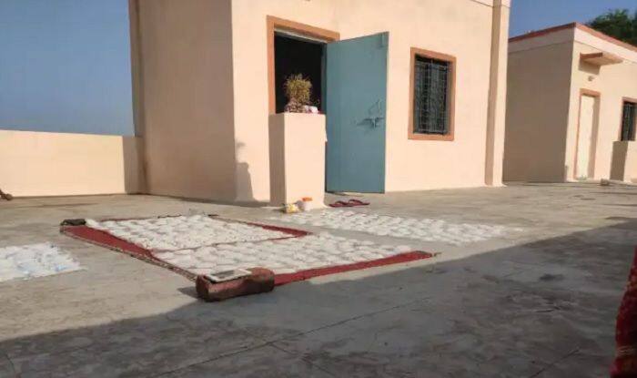 छत पर सूख रहे मुरकू में पड़ोसी ने मिलाया जहर... रंग बदलते ही खुला पोल