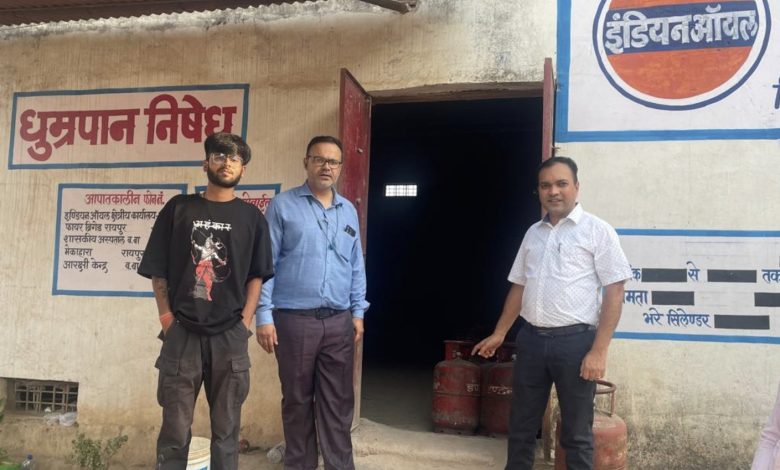 गैस एजेंसी में खाद्य विभाग ने मारा छापा.... ज्यादा पैसे लेने सहित कई गड़बड़ियां आई सामने