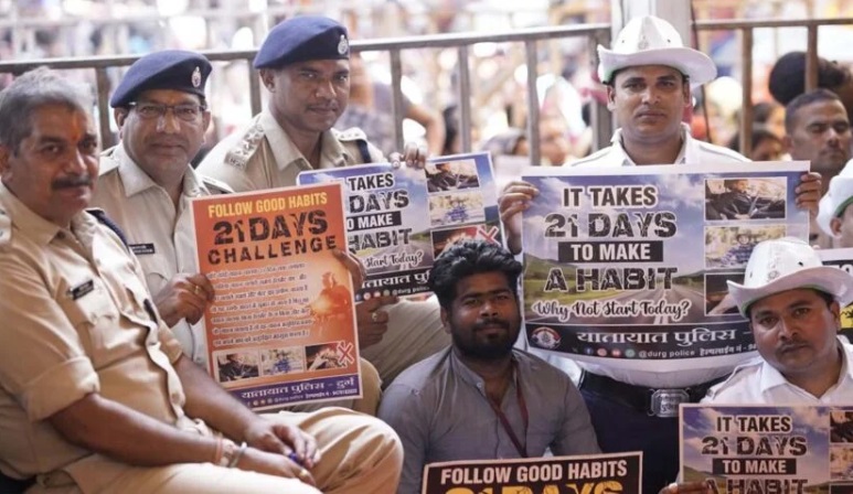 कथावाचक प्रदीप मिश्रा ने दुर्ग पुलिस के फालो गुड हैबिट्स 21 डे चैलेंज को सराहा