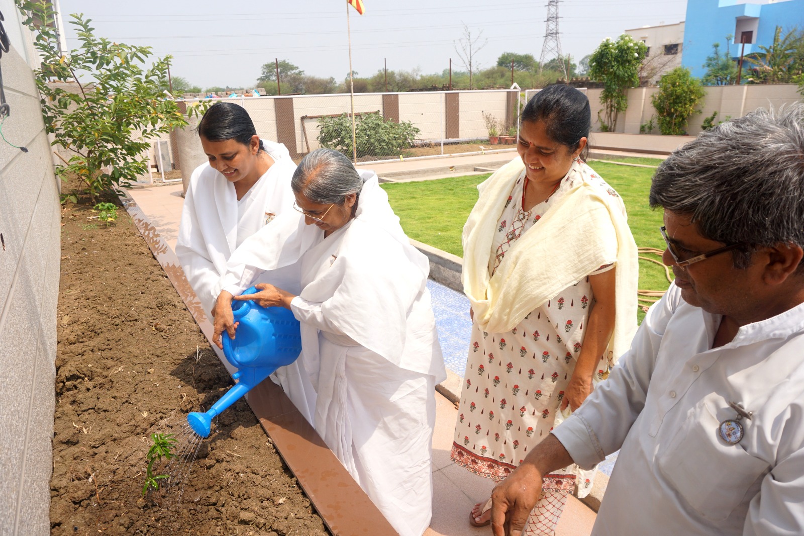 विश्व पर्यावरण दिवस पर रिसाली मैत्रीकुंज प्रभु प्राप्ति भवन में किया गया पौधरोपण