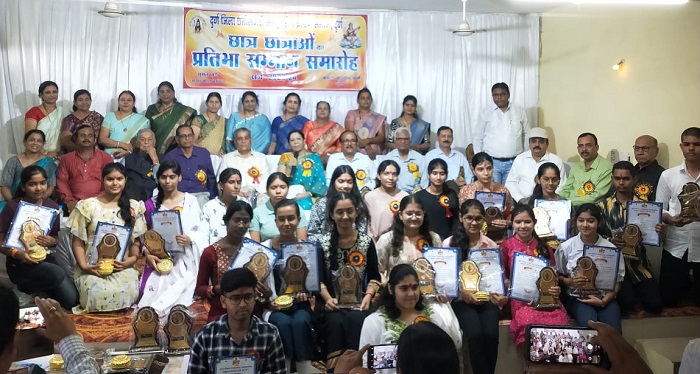 ब्राह्मण समाज ने किया होनहार छात्र-छात्राओं का सम्मान, अतिथि बोले-  आपकी उपलब्धि पर समाज को गर्व