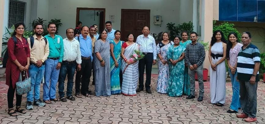 संयोगः जन्मदिन एक ही दिन... एक साथ एक ही स्थान से शुरू की नौकरी... साथ ही रिटायर.. विदाई भी एक साथ