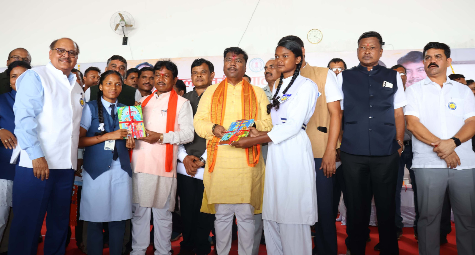 बीजापुर जिला प्रशासन की अभिनव पहल.... &lsquo;&lsquo;घर-घर पुस्तक, हर-घर लाइब्रेरी&rsquo;&rsquo; का किया शुभारंभ