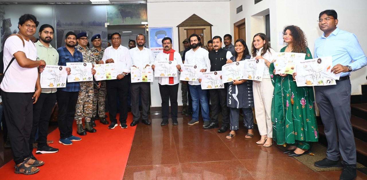 उप मुख्यमंत्री ने &rsquo;&rsquo;द बस्तर मड़ई&rsquo;&rsquo; का लोगो और थीम म्यूजिक का किया विमोचन