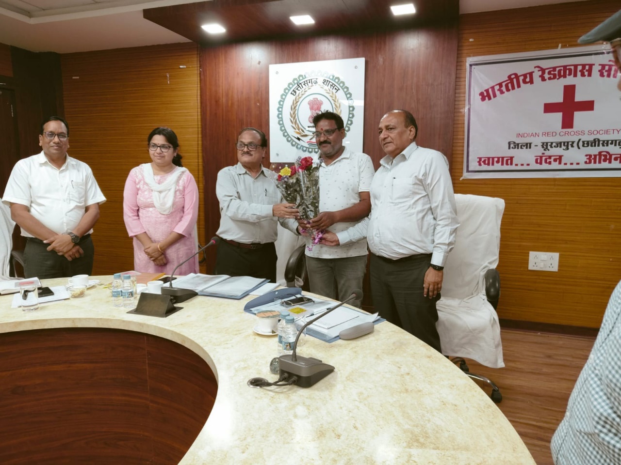 52 वर्षों में 53 बार रक्तदान करने वाले बजरंग गर्ग का रेड क्रॉस सोसाइटी ने किया सम्मान