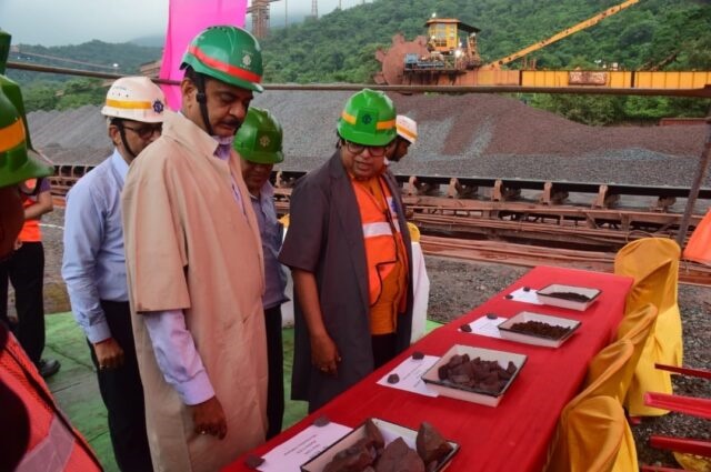 केन्द्रीय इस्पात सचिव ने निर्माणाधीन आईओपीपी संयंत्र का किया निरीक्षण