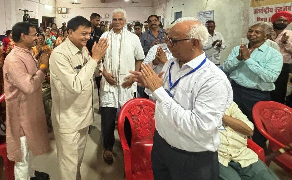 जिस समाज में बुजुर्गों का होता है मान सम्मान, वही समाज करता है तरक्की: उद्योग मंत्री