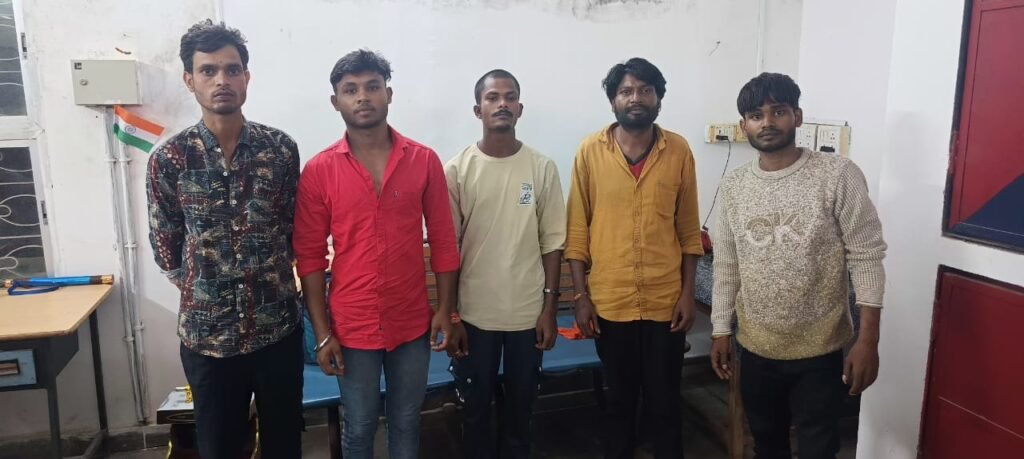 ट्रॉयल के लिए निकली वन्दे भारत एक्सप्रेस पर पथराव, पार्षद के भाई सहित 5 आरोपी गिरफ्तार