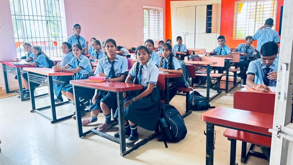 छुट्टी के बावजूद खोले गए निजी स्कूल....  10 से ज्यादा स्कूलों को नोटिस, DEO ने जारी किया ये निर्देश