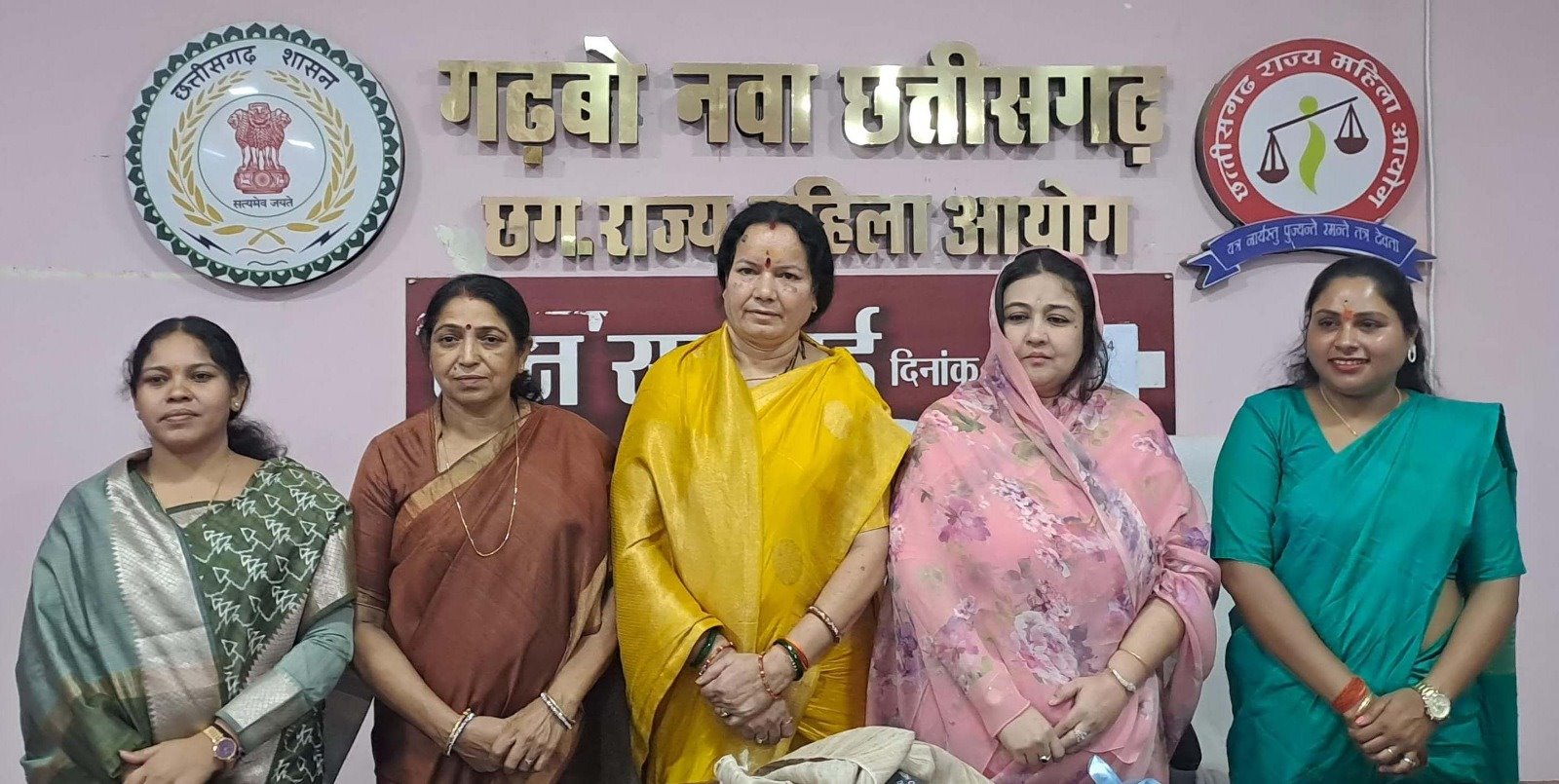 महिला आयोग में नियुक्त सदस्यों ने किया पदभार ग्रहण... आयोग अध्यक्ष ने दी बधाई