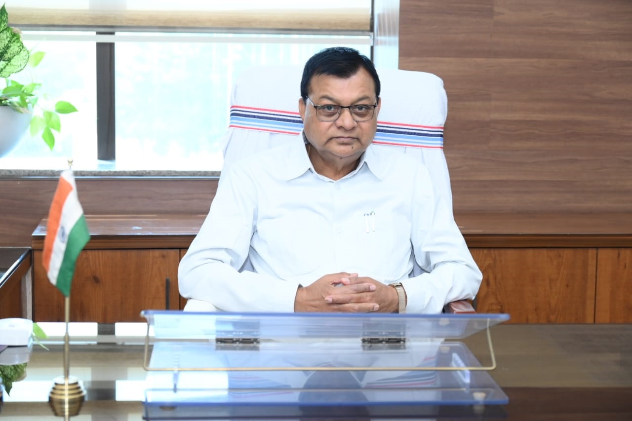 नई औद्योगिक नीति से प्रदेश में बेहतर औद्योगिक वातारण का निर्माण होगा : वाणिज्य एवं उद्योग मंत्री लखन लाल देवांगन