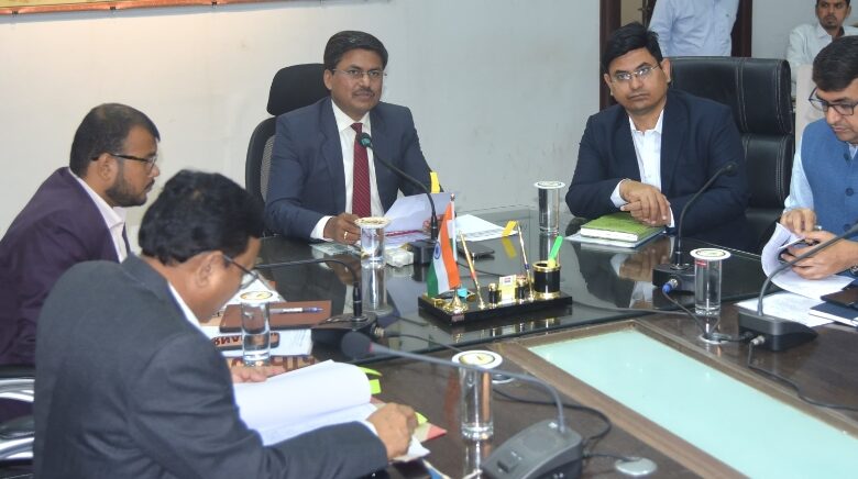 हर शासकीय वाहन में फर्स्ट एड बॉक्स होना अनिवार्य : कलेक्टर