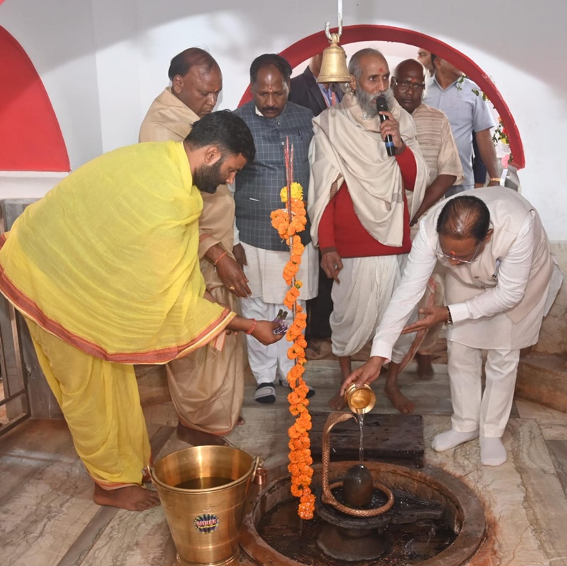 गहिरा गुरु महाराज के उपदेशों से आदिवासी समाज को मिला सत्य सनातन धर्म का बोध : मुख्यमंत्री विष्णुदेव साय