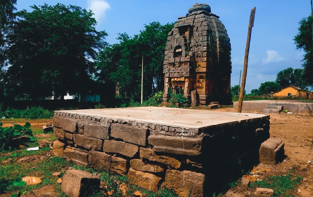 बिना किसी जोड़ के पत्थरों से निर्मित घाघरा मंदिर : अद्भुत स्थापत्य कला का उदाहरण