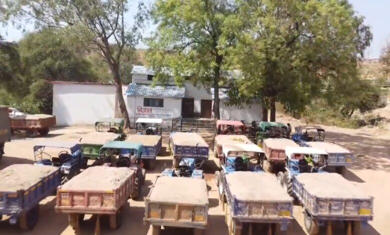 रेत का अवैध खनन, माफियाओं पर पुलिस प्रशासन का शिकंजा, 20 ट्रैक्टर और 2 हाईवा जब्त