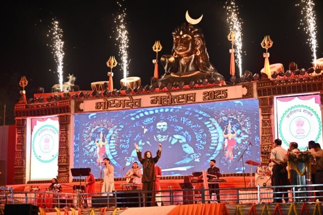 हंसराज रघुवंशी के गीतों पर झूमे दर्शक : भोरमदेव महोत्सव में