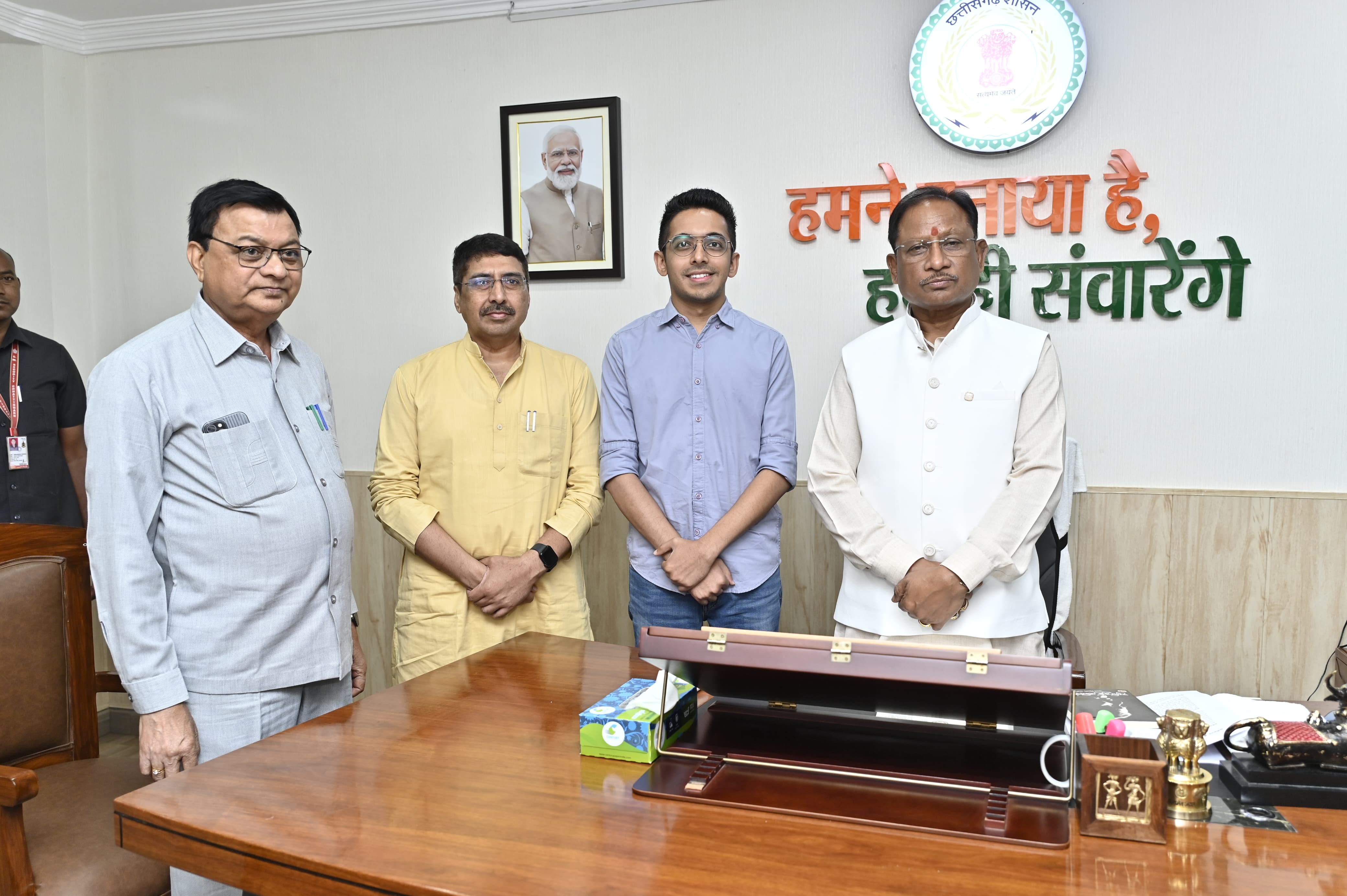  मुख्यमंत्री विष्णुदेव साय से  निगम-मंडल के नवनियुक्त अध्यक्षों ने की सौजन्य भेंट