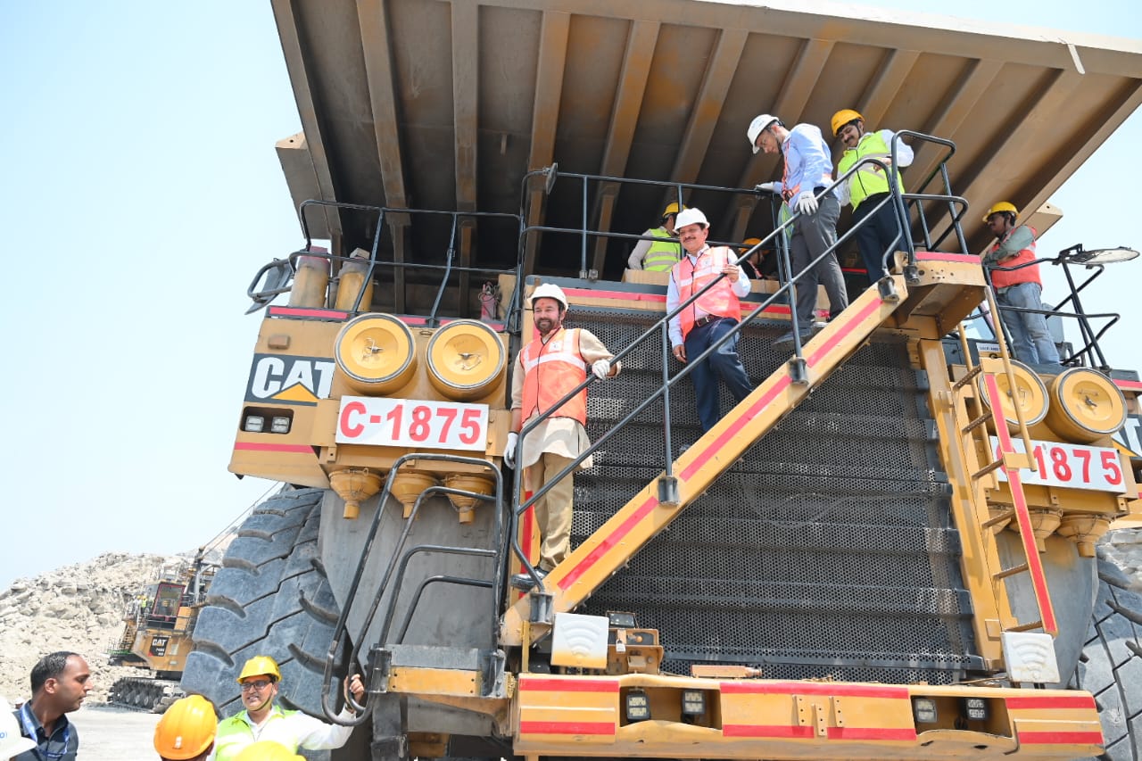  केंद्रीय कोयला मंत्री जी किशन रेड्डी ने किया विश्व के दूसरे बड़े गेवरा कोयला खदान का निरीक्षण