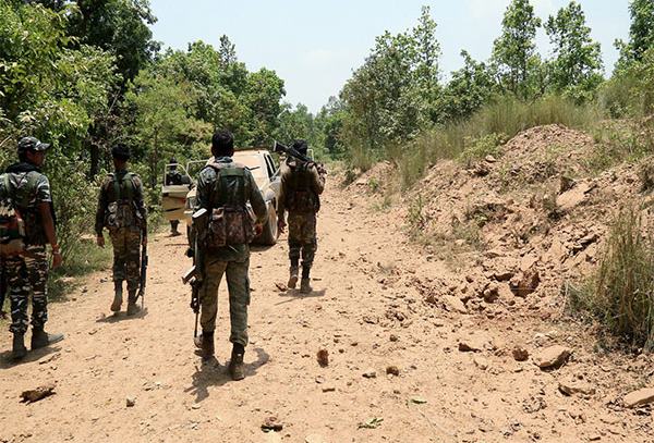 नक्सलियों की IED ब्लास्ट में जवान शहीद, सड़क सुरक्षा में तैनात थे जवान मनोज पुजारी