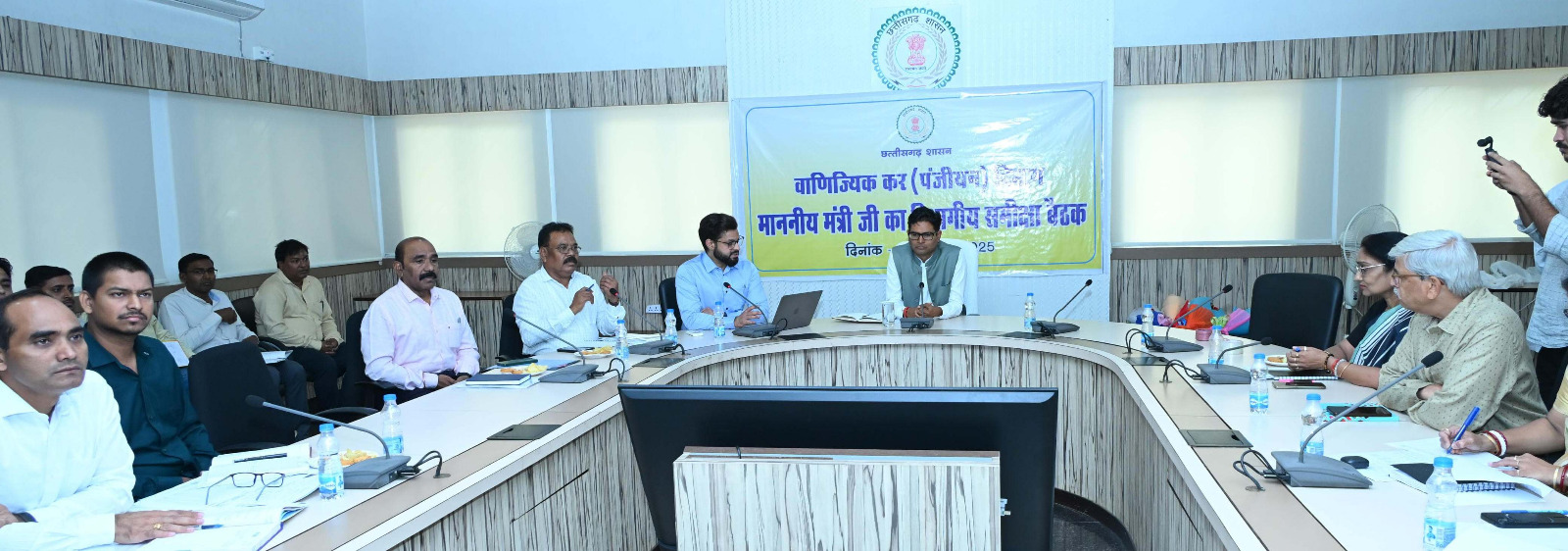पंजीयन विभाग में दस नवीन क्रांतियों का शुभारंभ..... ओपी चौधरी ने विभागीय कार्यों का लिया जायजा