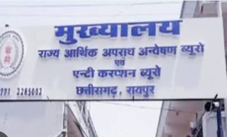 DEO कार्यालय में घुस लेते बाबू गिरफ्तार, ACB की कार्यवाई