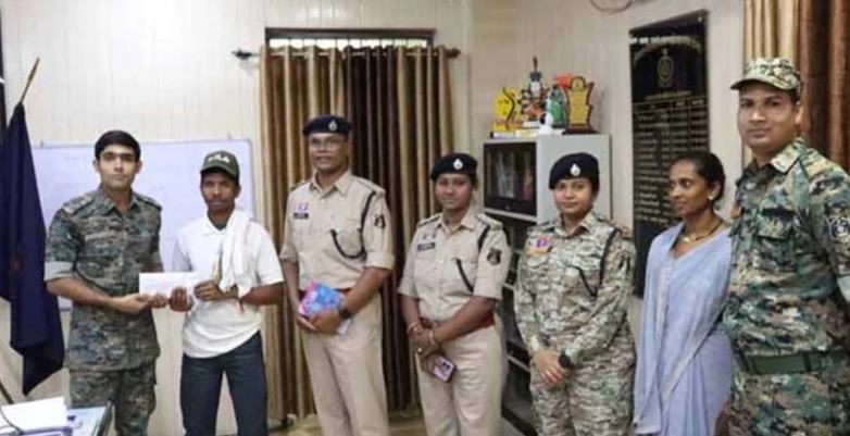 मदनवाड़ा नक्सली वारदात में शामिल 16 लाख के ईनामी नक्सली दंपत्ति ने किया आत्मसमर्पण