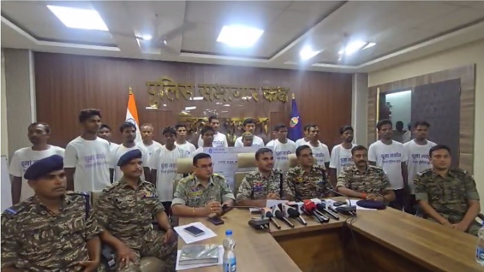 सुकमा में फोर्स को बड़ी सफलता... 39 लाख के इनामी सहित 18 नक्सलियों का सरेंडर