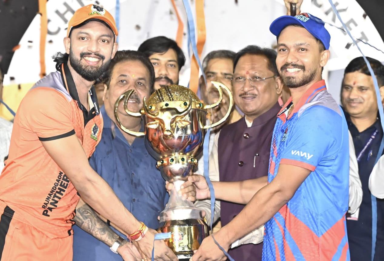  मुख्यमंत्री ने छत्तीसगढ़ क्रिकेट प्रीमियर लीग की विजेता टीमों को सौंपा विनर्स कप 
